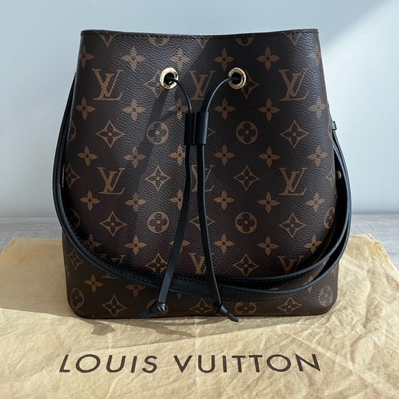 Louis Vuitton Handbags - Louis Vuitton Neonoe MM Monogram Bucket Bag